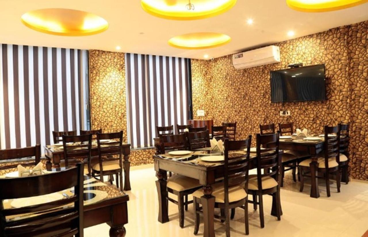Oyo 23368 Boutique Hotel Paragon New Delhi Buitenkant foto
